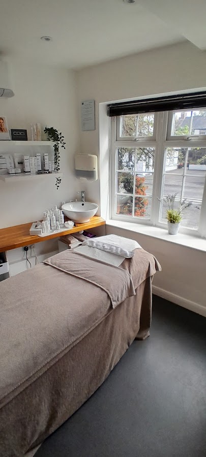 Hayley Kooner - Facialist