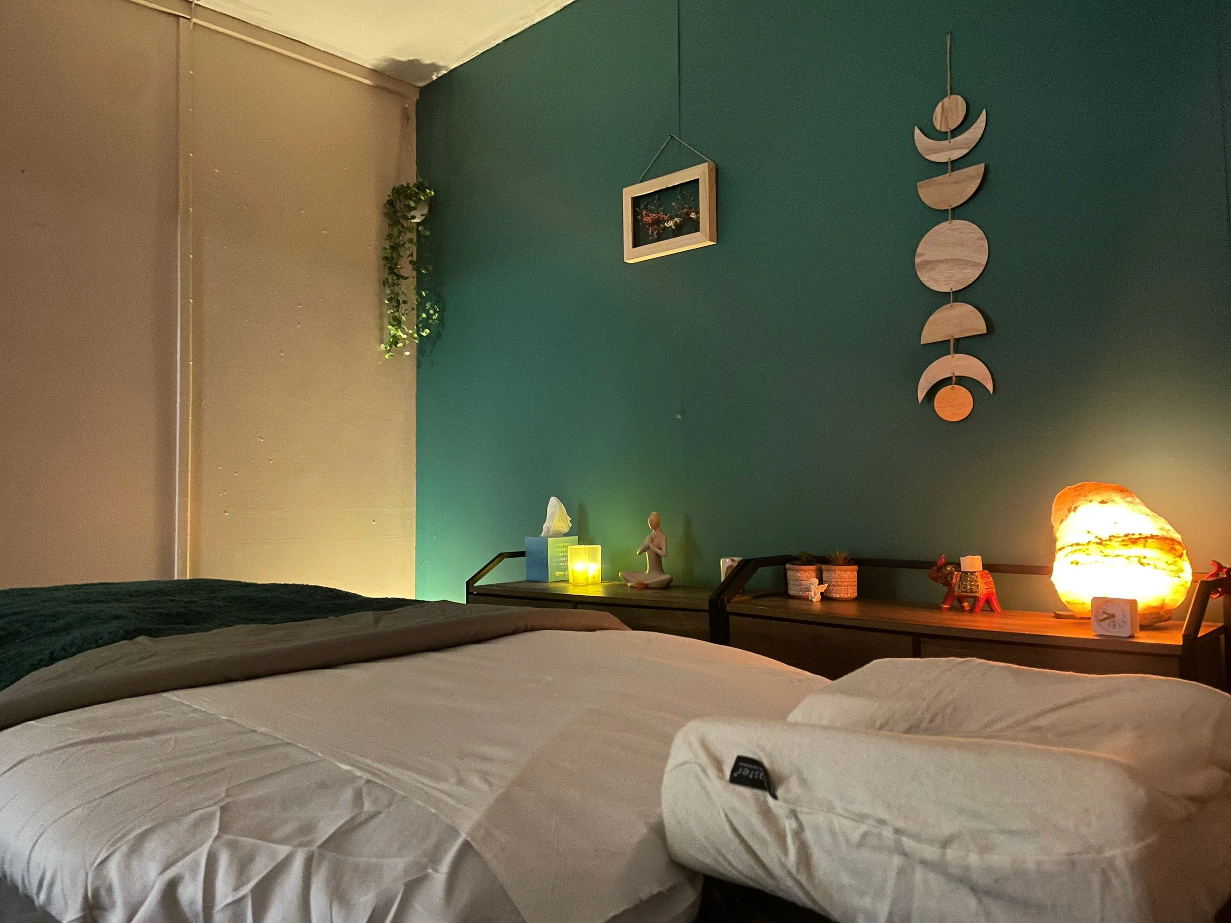 Sinéad Lynn Massage Therapy logo
