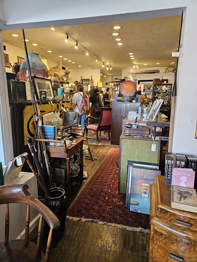 Antiques on the Square - Antiques and Early Collectables