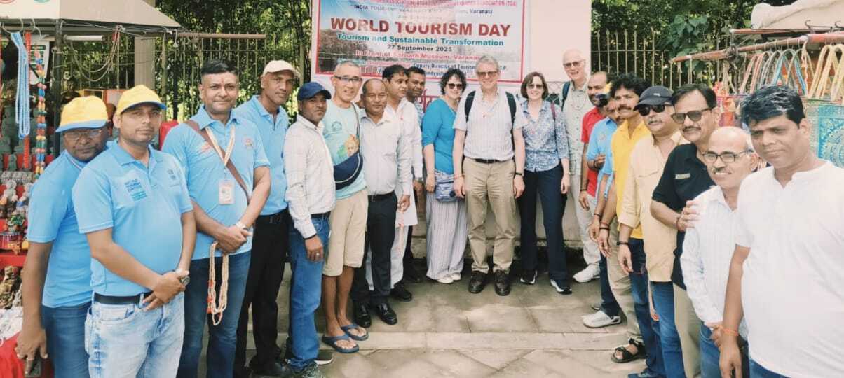 tourist guide in Varanasi photo 4