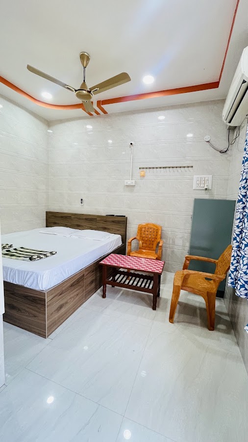 Pavan In Lodge