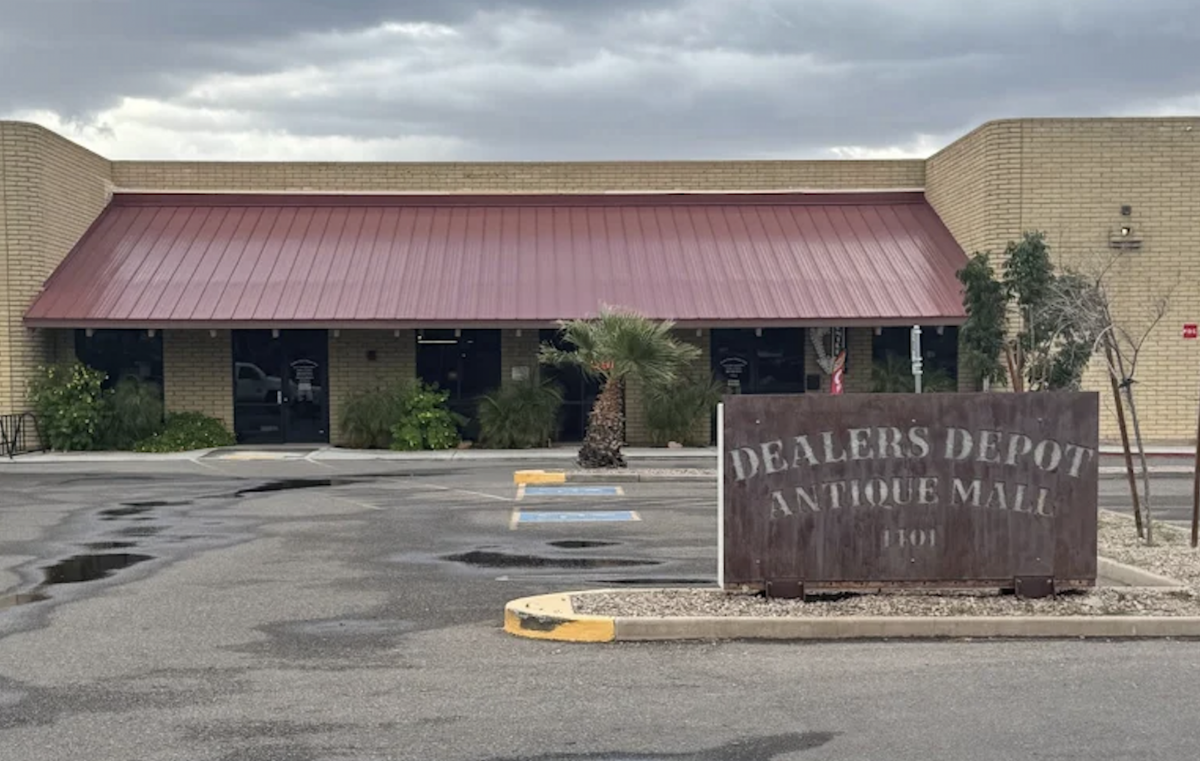 Dealers Depot Antique Mall Tempe, Vintage Stores, Vintage Clothes, Collectibles