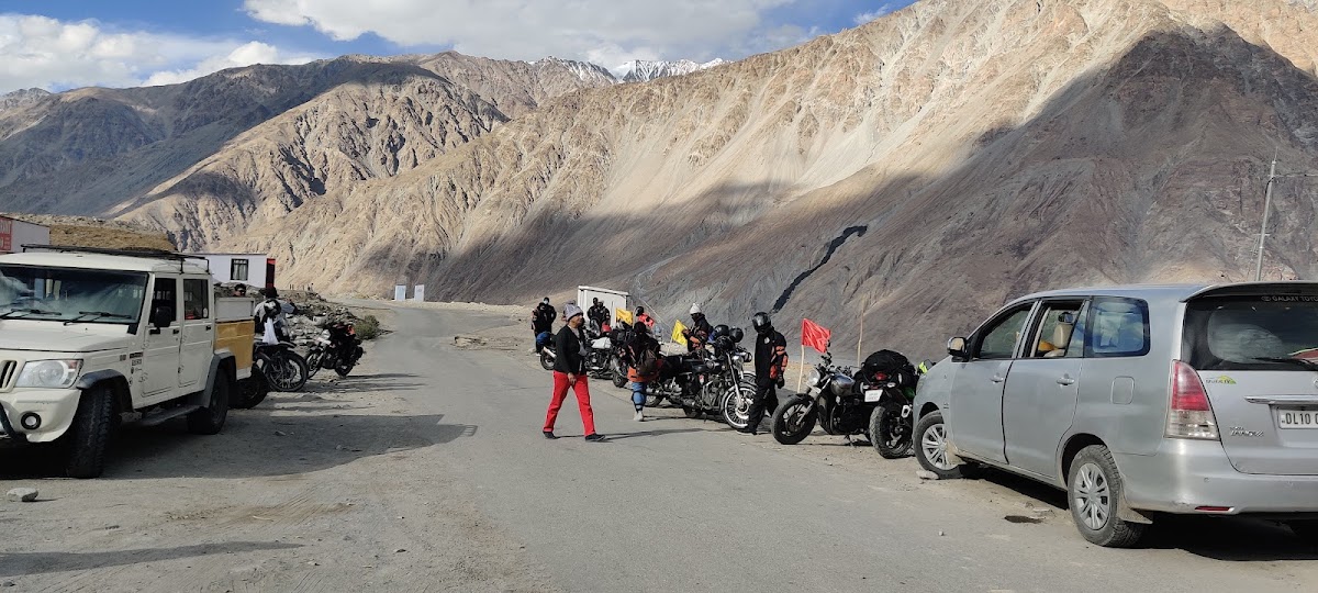 Snowmist Holidays -Travels & Tourism