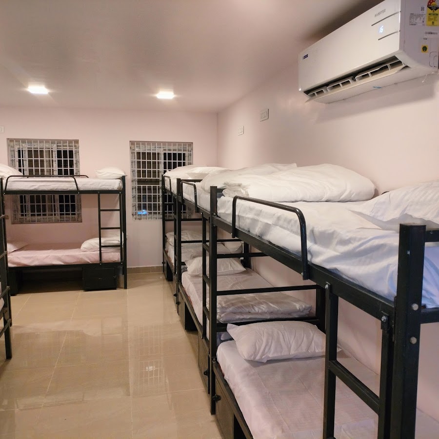 ZiZZ Lounge - AC Dormitory