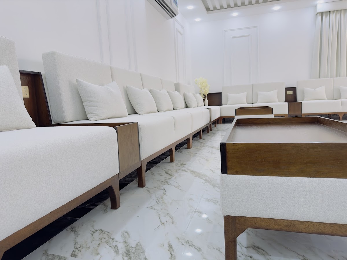 Elegant Decor and Furnishing