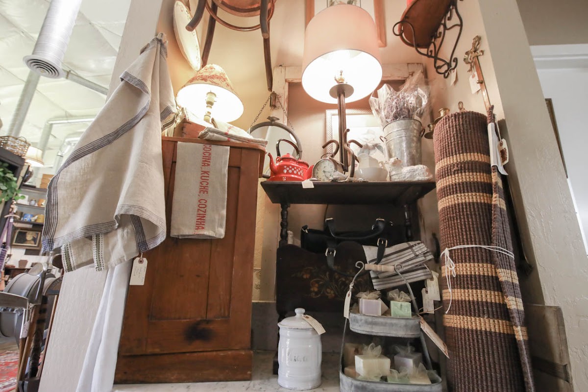 ANTIQUE WAREHOUSE