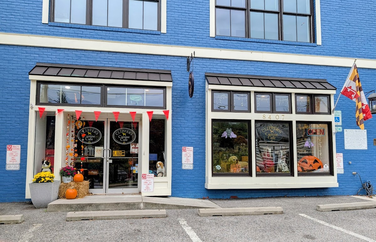 Clipper's Canine Cafe