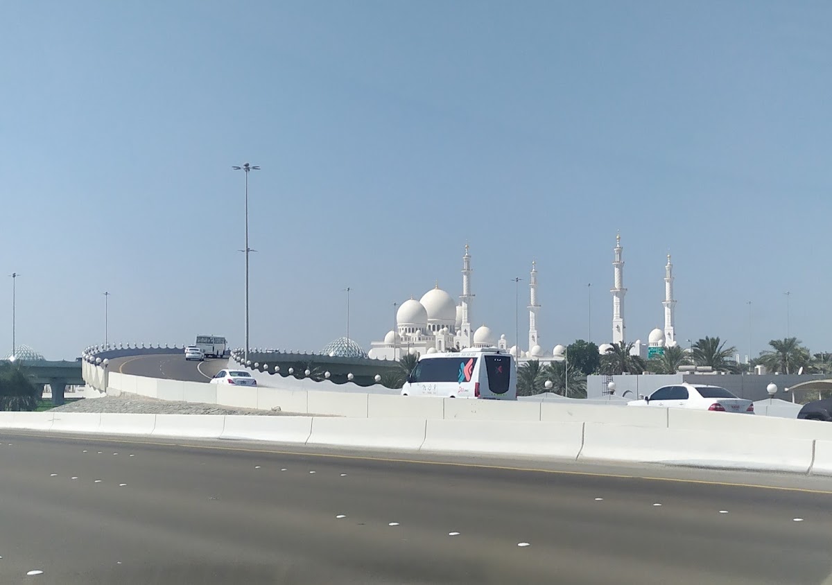 Al Qamzi Building