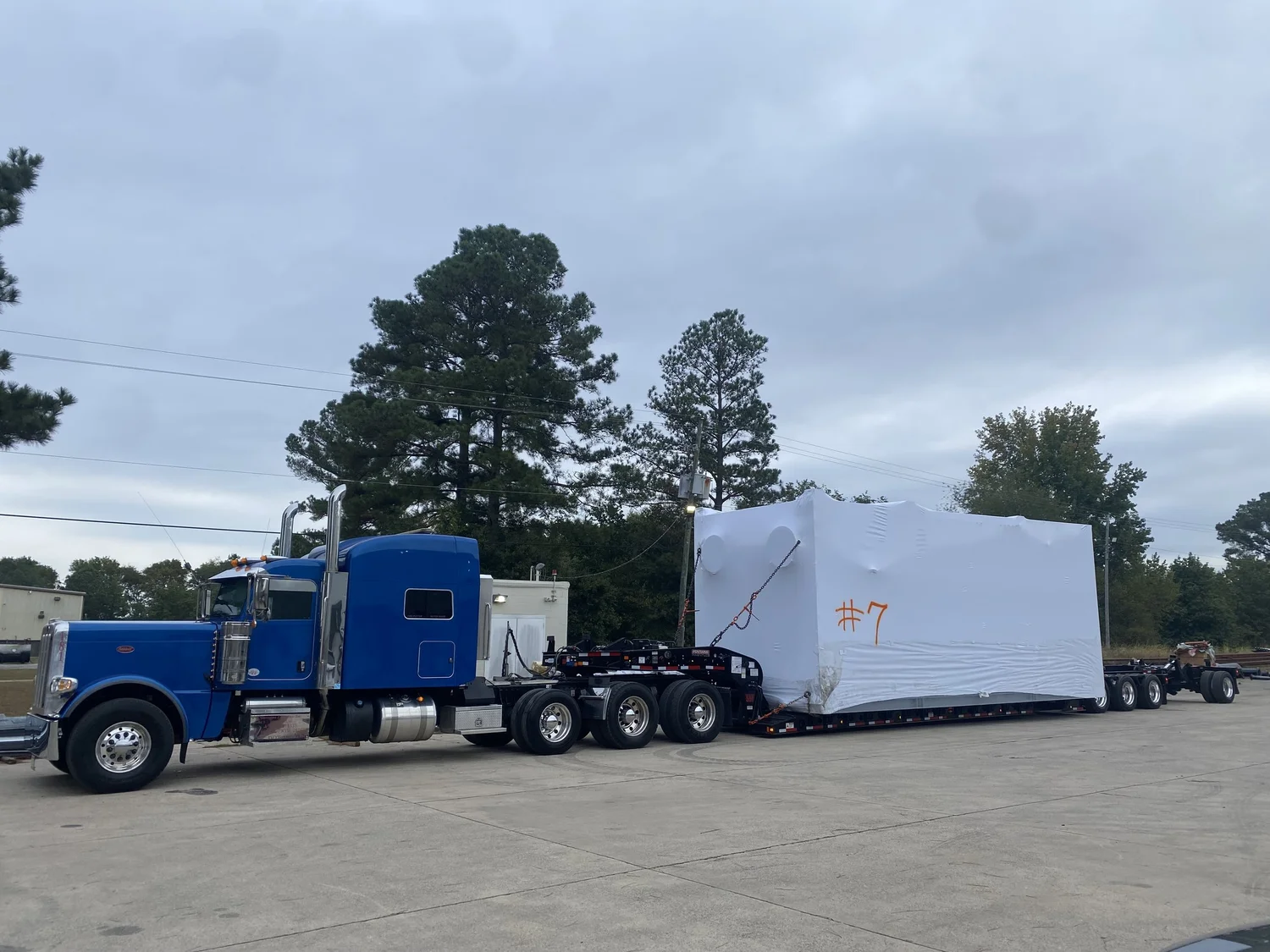 Alan Farmer Trucking logo