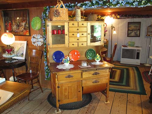 Barn on 26 Antiques
