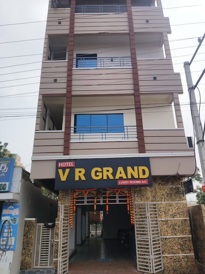 Hotel V R Grand