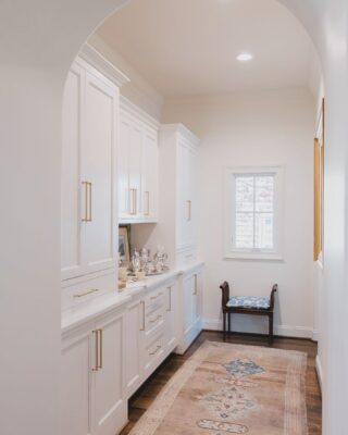 Mandi Smith T Interiors logo