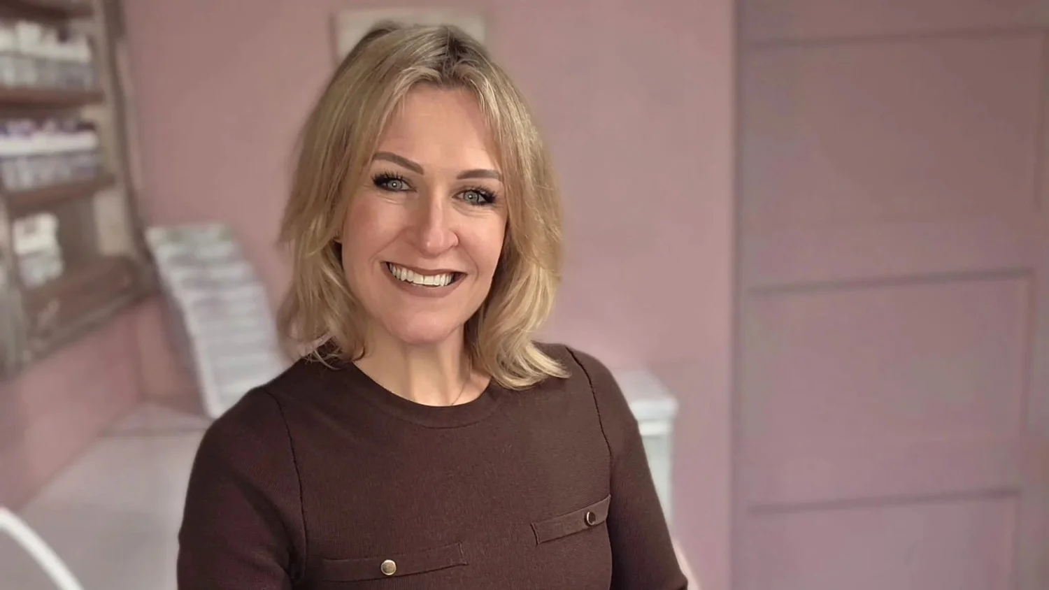 Janine Waller's Beauty logo