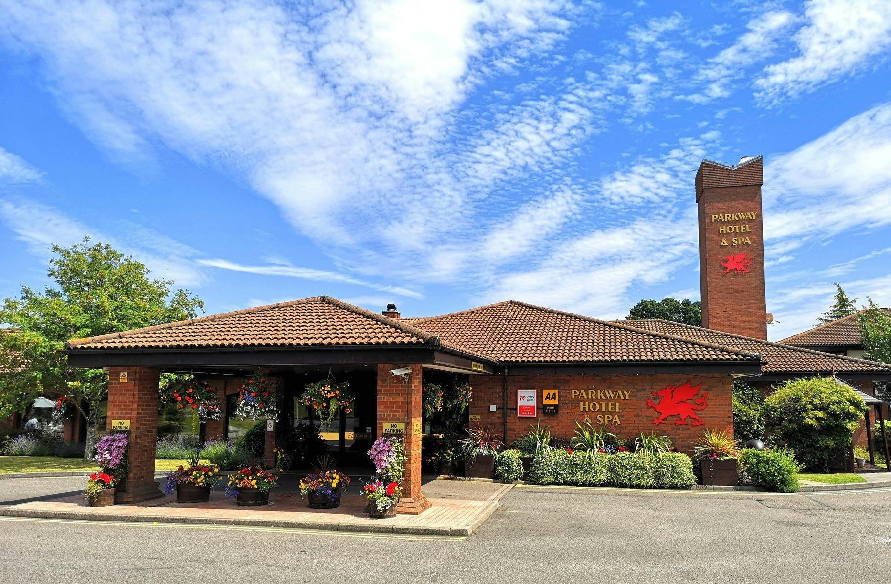 Parkway Hotel & Spa logo